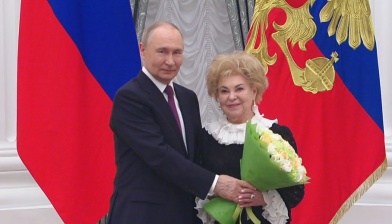 Владимир Путин наградил Орденом почета Галину Маяровскую