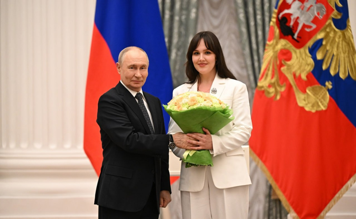 Владимир Путин наградил премией выпускницу Гнесинки Алину Черташ